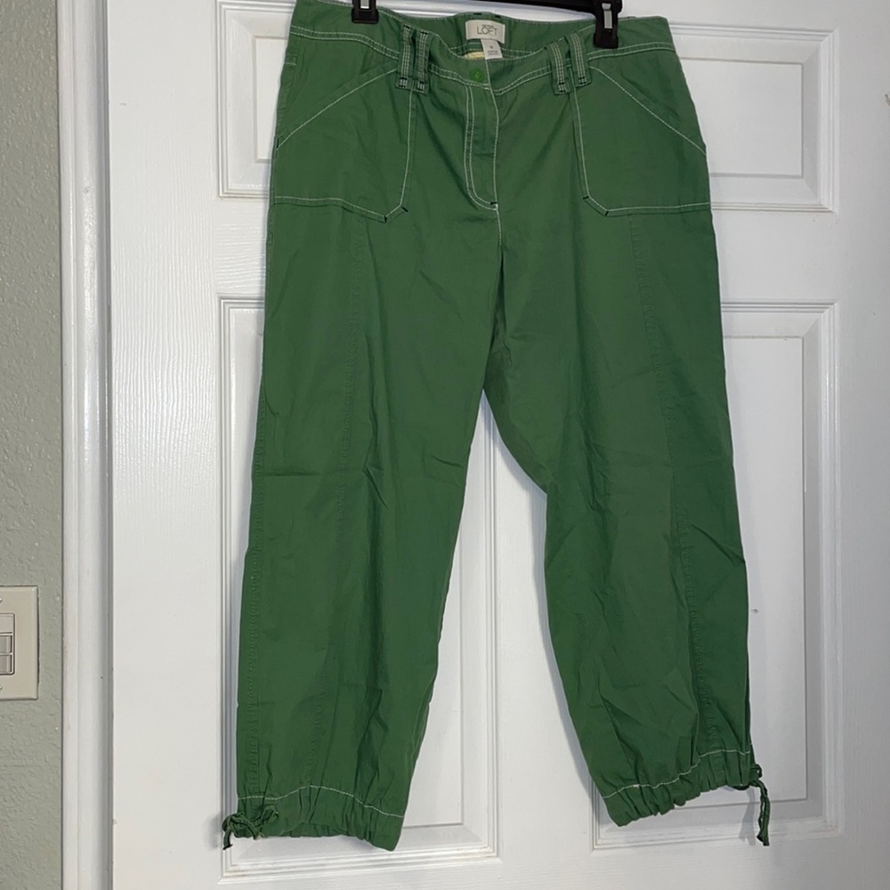 Really nice Loft by Ann Taylor  green tie Capri pants SZ 12